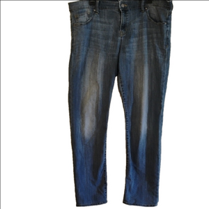 Gap Size 18 Straight Leg Jeans. Size 18. Small Flaw As Shown.